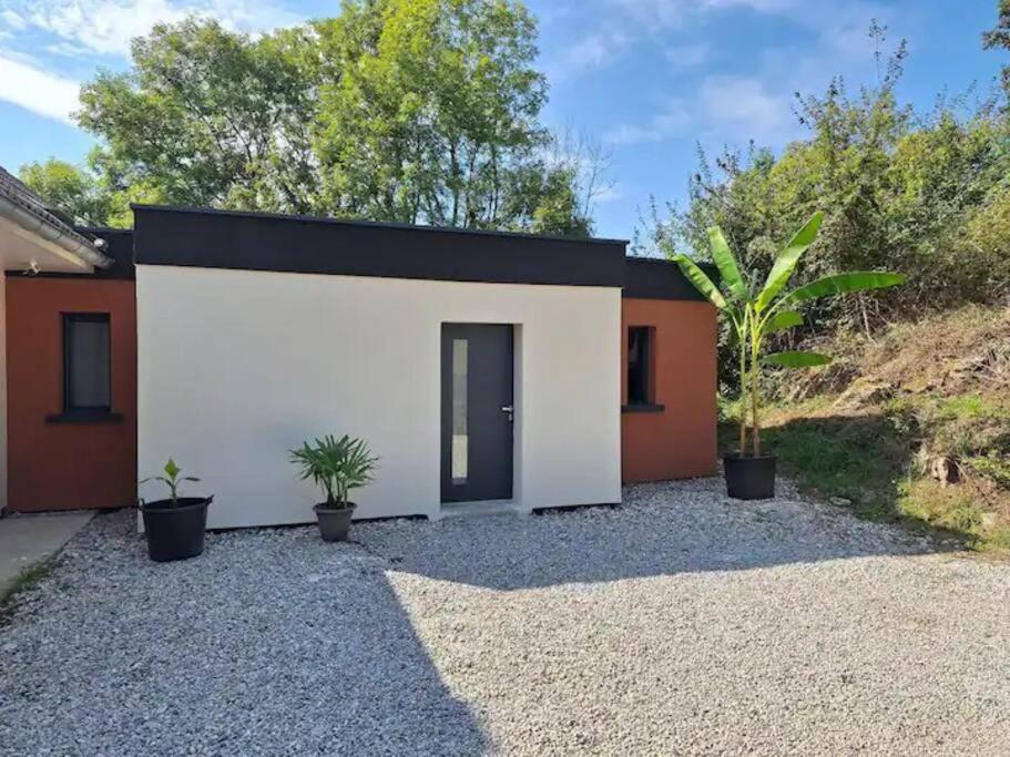 Logement Neuf A 2 Pas Du Lac La Bridoire Exterior photo