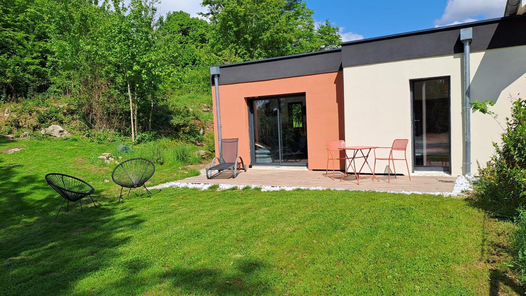 Logement Neuf A 2 Pas Du Lac La Bridoire Exterior photo